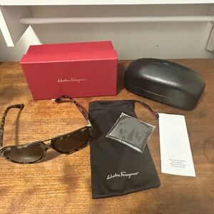 Pristine condition- Full inclusion Ferragamo Tortoise Shell Sunglasses (women's)